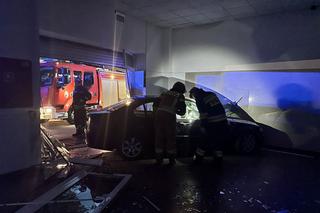 16-latek wjechał BMW prosto w witrynę sklepową. Szok w Toruniu