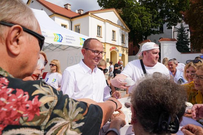 Zaprezentowano pierwsze 20 autobusów elektrycznych w Białymstoku. Od poniedziałku pojawią się na ulicach miasta [ZDJĘCIA]