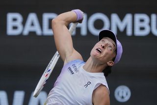 Poseł dopingował Igę Świątek na Wimbledonie. Wcześniej spał w namiocie i złamał wszelkie zasady