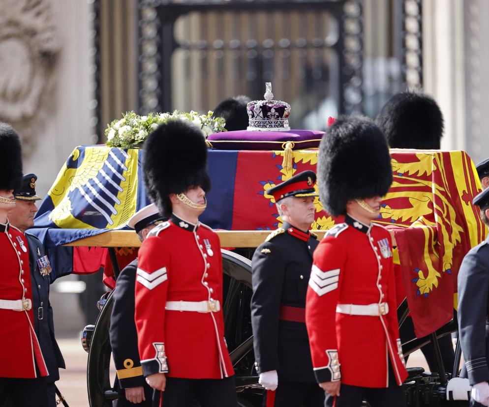 Trumna z ciałem Elżbiety II dotarła do Pałacu Westminsterskiego