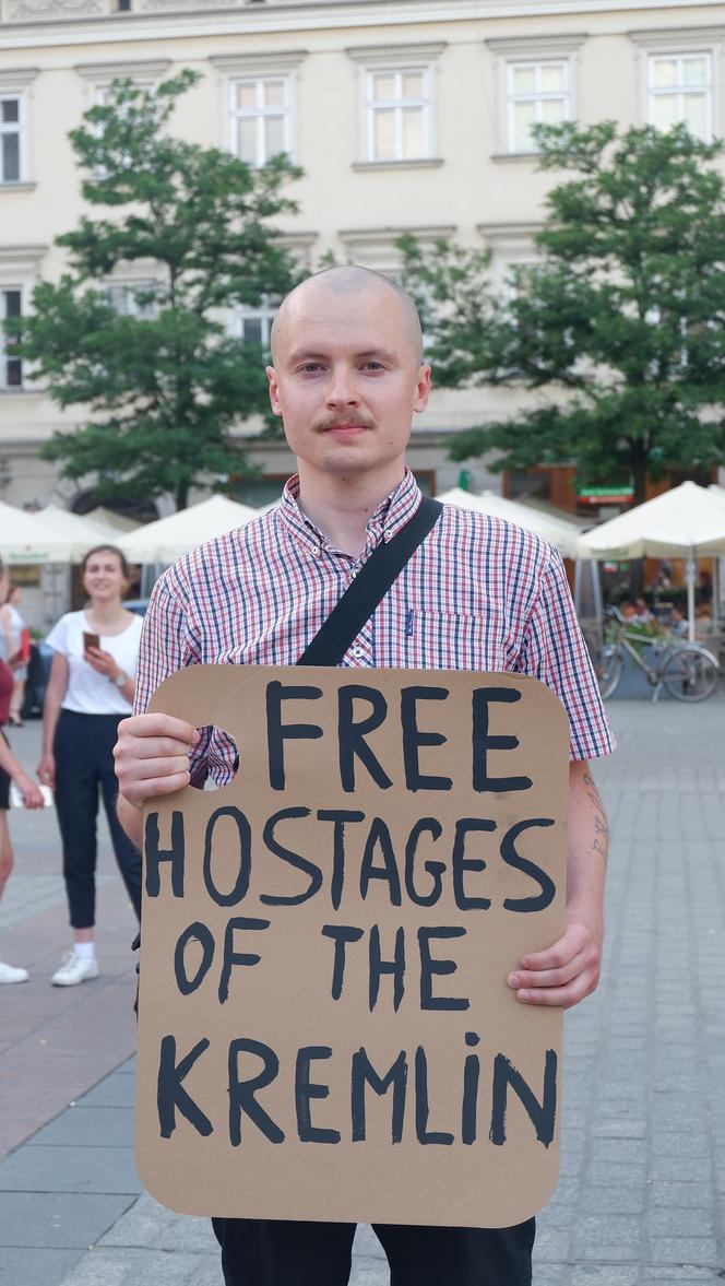 Ukraińcy protestowali na krakowskim Rynku. Chcą, by Ołeh Sencow i inni ukraińscy więźniowie polityczni zostali wypuszczeni z rosyjskich więzień