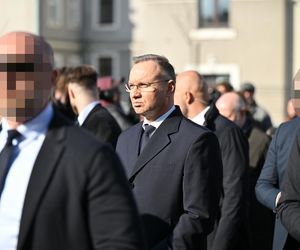 Pogrzeb Barbary Skrzypek. Prezydent Andrzej Duda, Jarosław Kaczyński i inni politycy PiS w kondukcie żałobnym w Gorlicach [ZDJĘCIA]