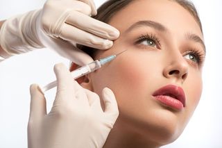 Skleroterapia. Dlaczego popękanych naczynek jest więcej? [Porada eksperta]