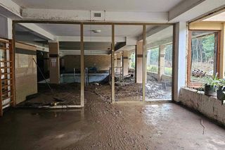 Hotel Mir - Jan w Lądku po powodzi