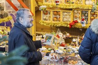 Karol Karski. Kupił jedną bombkę na choinkę