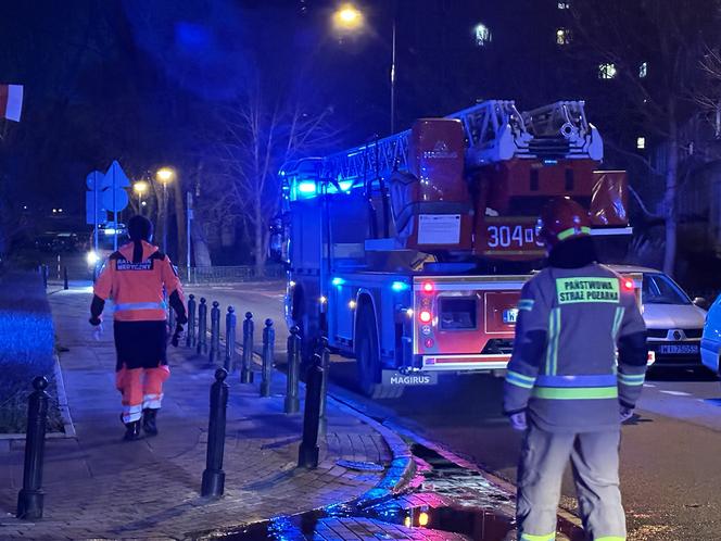 Tragiczny pożar na Muranowie. Strażacy znaleźli zwęglone zwłoki starszej kobiety