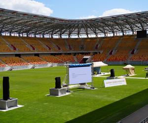 Kongres Świadków Jehowy Białystok 2024. Tłumy wiernych na Stadionie Miejskim