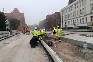 Piątek na placu budowy w centrum Torunia