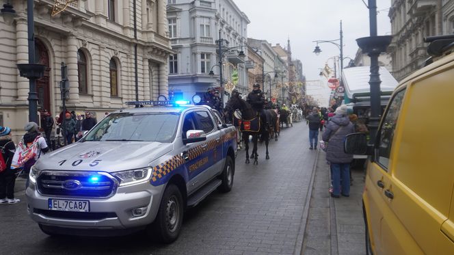 Wielka Szarża w centrum Łodzi. Oddziały konne przeszły przez Piotrkowską