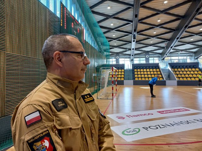 Na co dzień ratują, a dziś grają. Strażacka rywalizacja na parkiecie w Lesznie