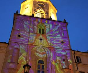 Świąteczna iluminacja ozdabia Wieżę Trynitarską w Lublinie 2023