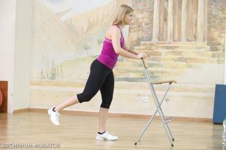 Ćwiczenia na biodra: odwodzenie nogi