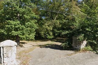 Ten tajemniczy pałac w województwie kujawsko-pomorskim jest na sprzedaż. To blisko Bydgsozczy 