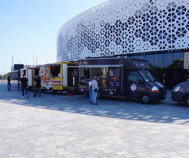 Festiwal Food Trucków w Olsztynie. Pod halą Urania można zjeść dania z kuchni całego świata [ZDJĘCIA]