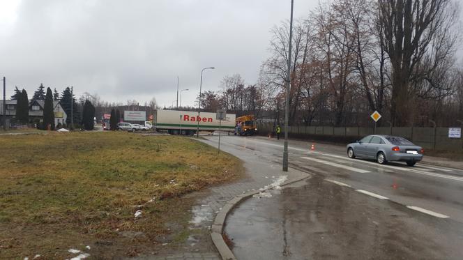  Uwaga kierowcy!! Utrudnienia na Radomskiej w Starachowicach, zablokowane dwa pasy ruchu