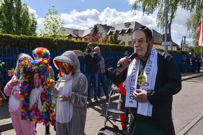 Happening pt. "Na drugi koniec tęczy z Ojcem Tadeuszem. Chryja 2"