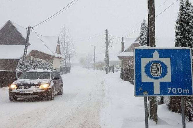 Uwaga na niebezpieczne warunki na drogach! Sroga uderzyła w Małopolskę 