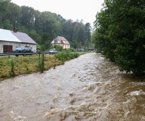 Zalane wsie, ewakuacja, woda na ulicach miasta. Dramatyczna sytuacja na południu Polski. 