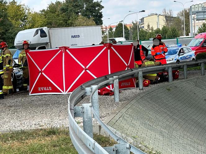Zderzenie 5 aut w Warszawie. Jeden z kierowców reanimowany
