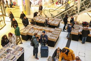 Przyszli do Galerii Katowickiej po unikatowe winyle. Przez dwa dni można było znaleźć muzyczne perełki