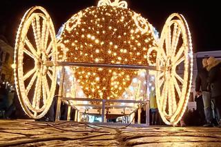 Toruński Jarmark Bożonarodzeniowy wieczorową porą