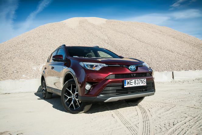 Toyota RAV4 Hybrid: SUV pakowny i rodzinny - TEST