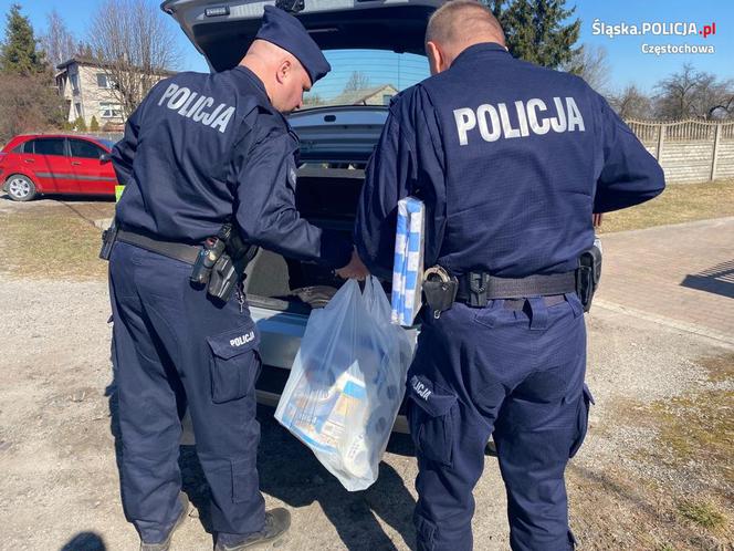 Policjant z Kłomnic przyjął u siebie Ukrainkę z trójką dzieci [ZDJĘCIA]