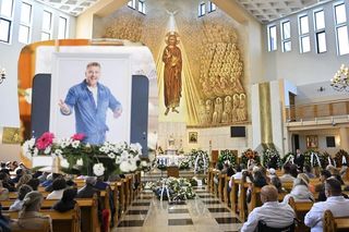 Pogrzeb Tomasza Jakubiaka. W trakcie uroczystości ksiądz ujawnił nieznane religijne oblicze kucharza!