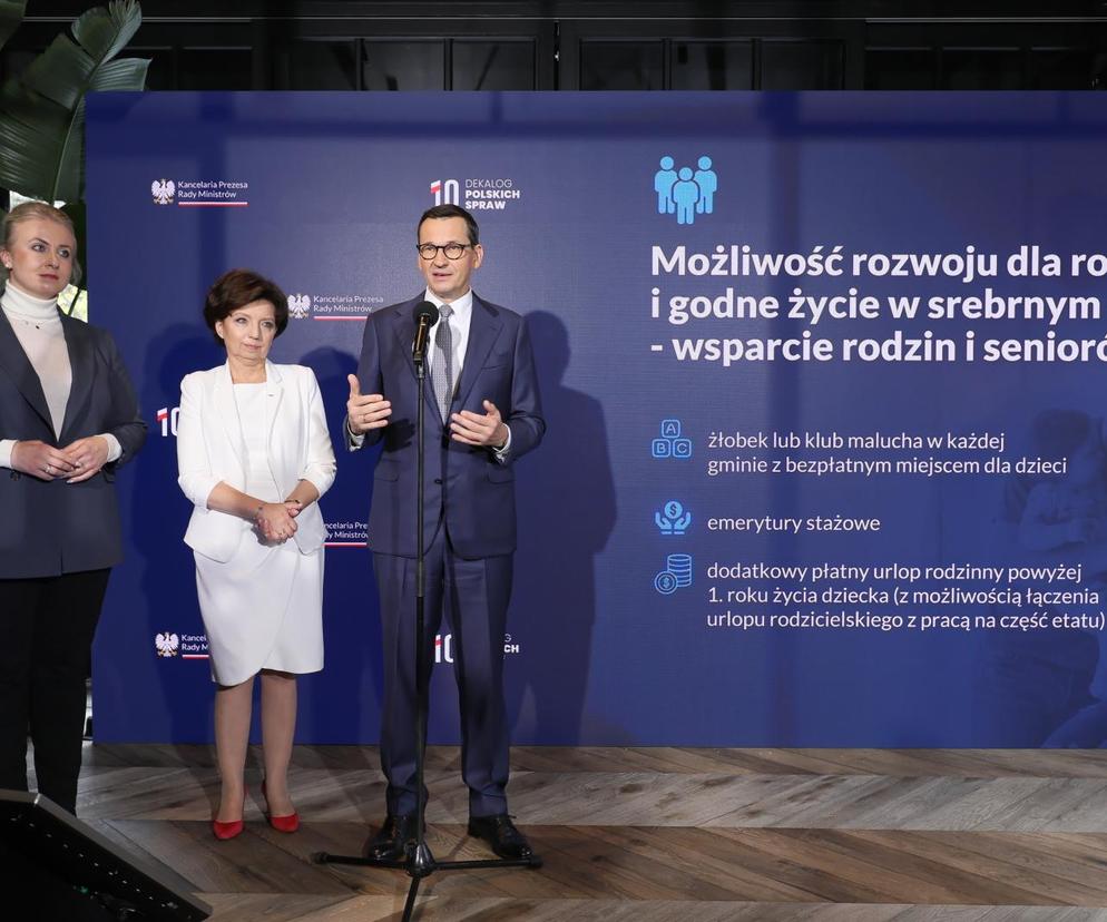 Premier Mateusz Morawiecki, minister rodziny i polityki społecznej Marlena Maląg oraz minister zdrowia Katarzyna Sójka 