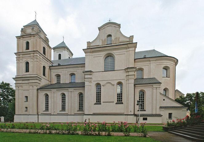 Sanktuarium Maryjne w Różanymstoku i okolice
