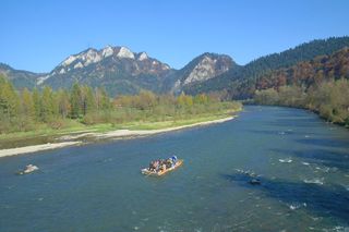 To dawna wieś królewska w Małopolsce. Jest połączona ze słowacką miejscowością