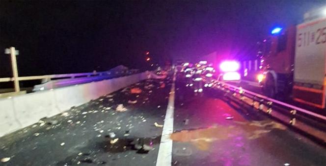 Za sekundę wjedzie w niego tir