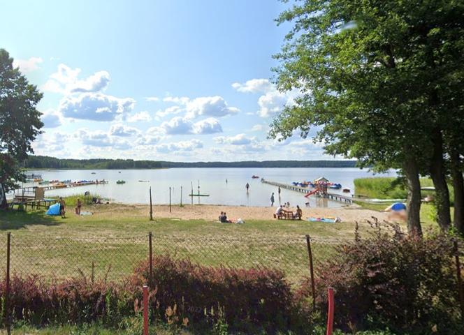 Plaża nad jeziorem Świętajno w Warchałach