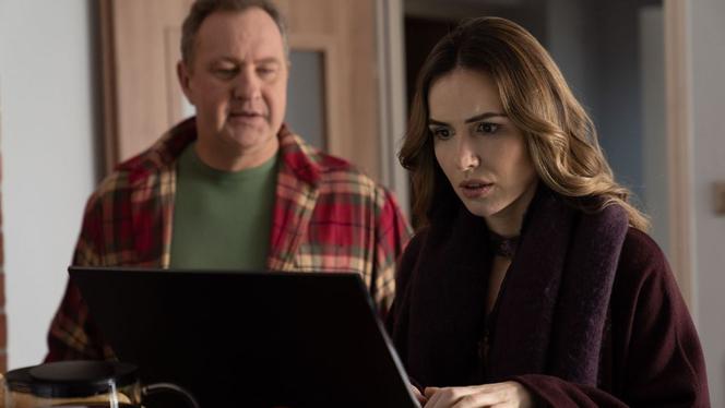 Na dobre i na złe odc. 738. Hania Sikorka (Marta Żmuda Trzebiatowska), jej ojciec Zbigniew ( Artur Janusiak)