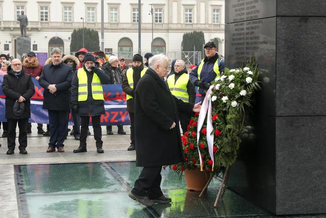   Obchody miesięcznicy smoleńskiej w Warszawie