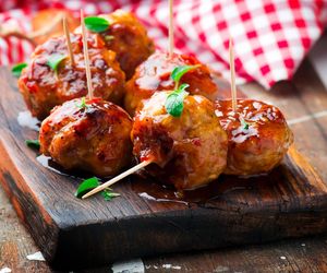 Klopsiki w sosie BBQ idealne nie tylko na obiad. Wychodzą obłędnie za każdym razem