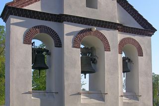 To malownicza małopolska wieś. Słynie z dzwonów poświęconych papieżowi i Maryi