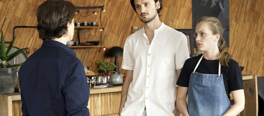 Barwy szczęścia odc. 2153. Tadeusz (Jakub Mróz), Renata (Anna Mrozowska)	, Radek (Filip Kosior)