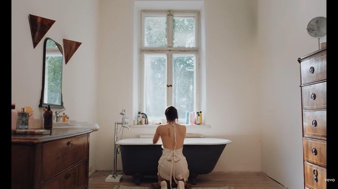 Rosalía nagrała teledysk w Polsce. Te kultowe miejsca w Warszawie odwiedziła hiszpańska gwiazda