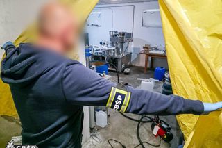 CBŚP rozbiło gigantyczną fabrykę leków