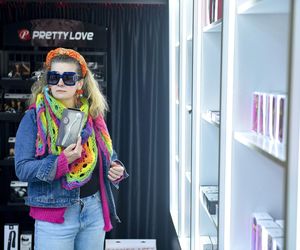 Anna Powierza dostaje zdjęcia członków