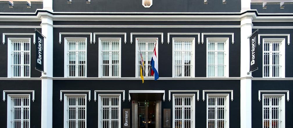 Hotel Het Arresthuis w Roermond, Holandia - tylko kraty w oknach zdradzają przeznaczenie budynku. Fot. www.hetarresthuis.nl