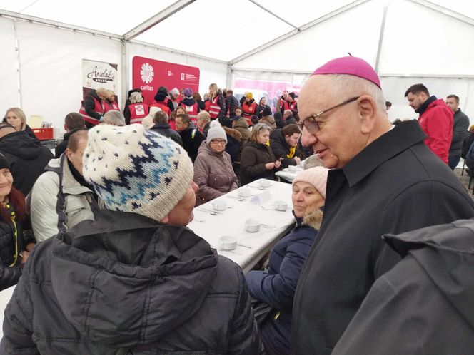 Ubodzy spotkali się na wspólnej modlitwie i posiłku