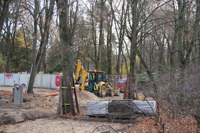 Główne wejście do Parku Planty zagrodzone