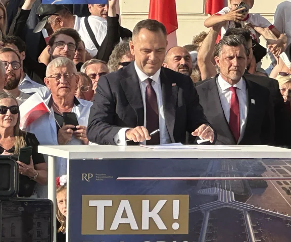 Prezydent Nawrocki podpisał pierwszą ustawę! Chodzi o CPK