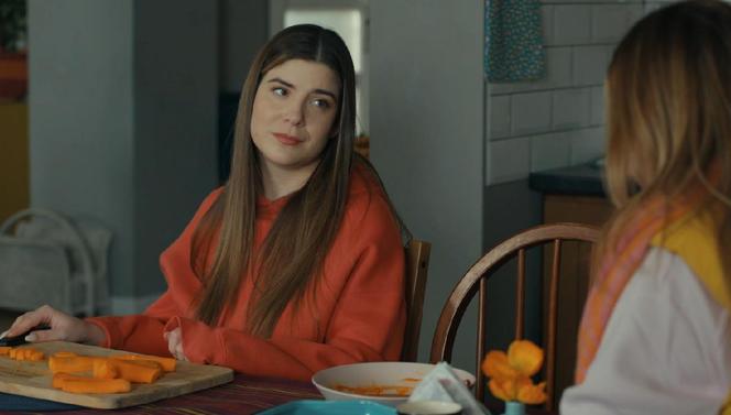 Barwy szczęścia odcinek 3018. Agata (Natalia Zambrzycka), Asia (Anna Gzyra)