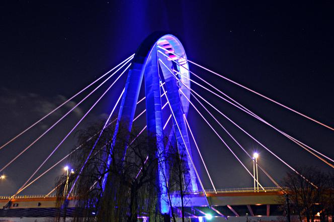 Most Uniwersytecki nocą