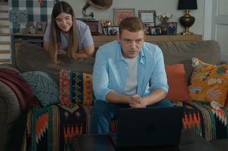 Barwy szczęścia, odcinek 3137. Agata (Natalia Zambrzycka), Hubert (Marek Molak)