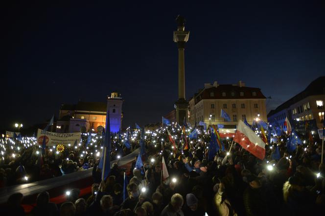 Ogromny protest w Warszawie. Tłumy ruszyły ulicami miasta, nie obyło się bez incydentów.