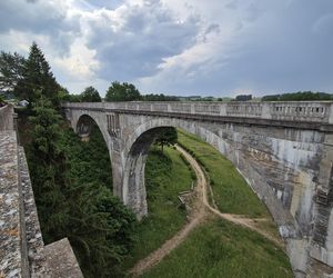   Miejsce na Mazurach Garbatych, które z nazwy nie kojarzy się z Polską. Mieszka w niej garstka osób!